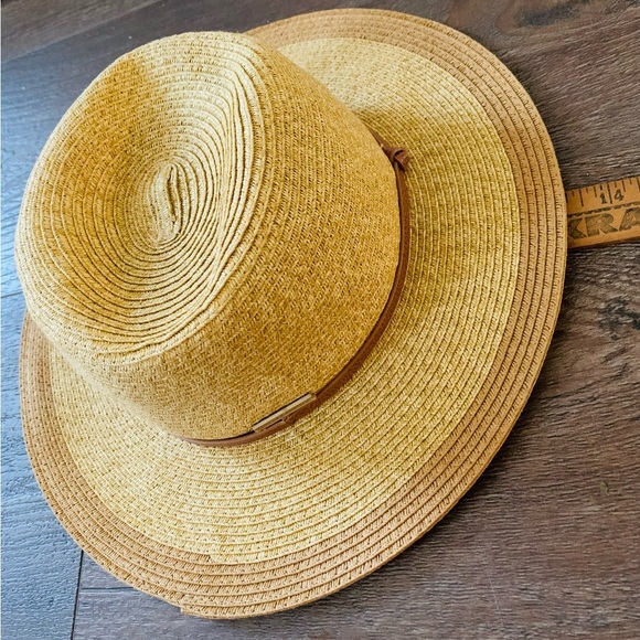 Vince Camuto hat - Picture 5 of 9